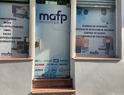 vinilos publicitarios para negocios ploteo vehicular ploteo de autos en San Miguel en Moreno Zona Oeste Norte de vidrieras