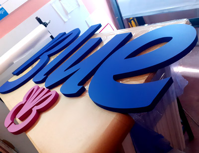 Logo Corpóreas de MDF pintada